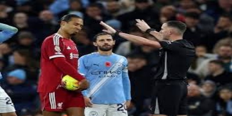 曼联对阵利物浦：红牌与黄牌争议决定比赛走向-雷速体育