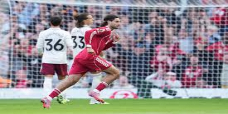 杰拉德公开不满：危险动作不应被纵容 -雷速体育